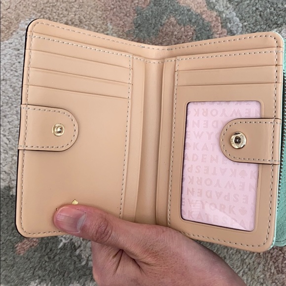 Kate Spade • Wallet - Picture 4 of 6